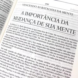 Bíblia Campo de Batalha da Mente - NVI - versão amplificada - capa luxo azul